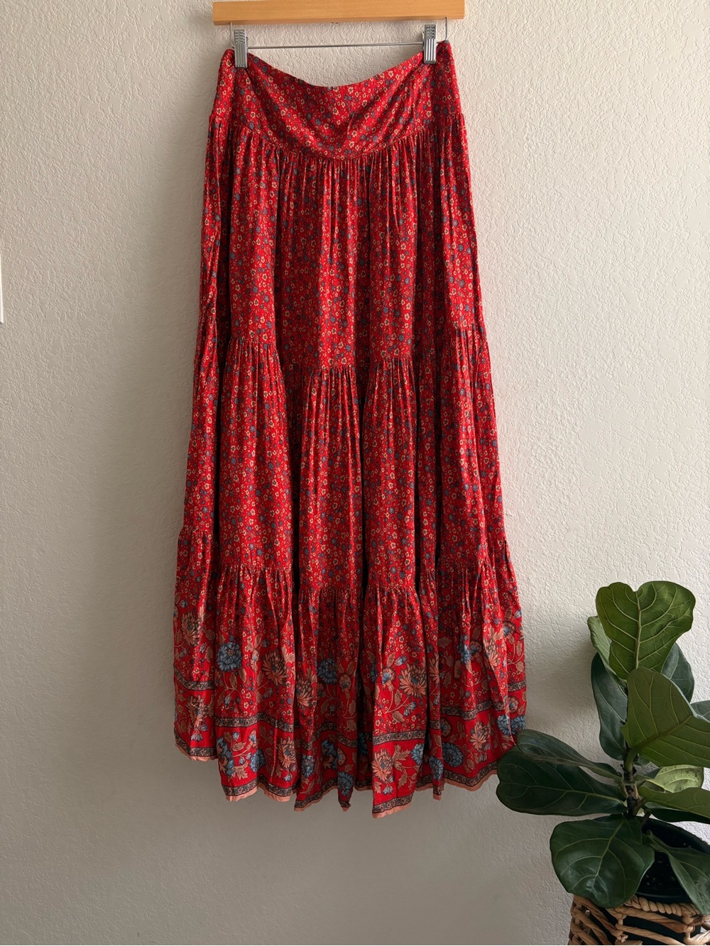 SOLD

NATURAL LIFE Red Floral Boho Tiered Maxi Skirt large